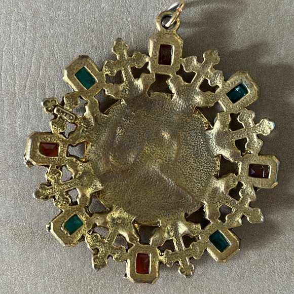 VTG Coin Medallion Pendant, gold color with rhinestones and resin stones - Picture 4 of 7